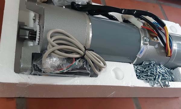 mô tơ cửa cuốn yy 700kg